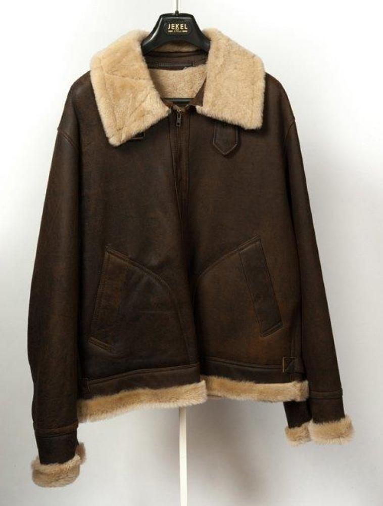 JEKEL

Bombers zippé Homme en envers cuir vieilli marron et Mouton beige, patte de serrage sous col et de côtés, deux poches diagonales. T. 58.