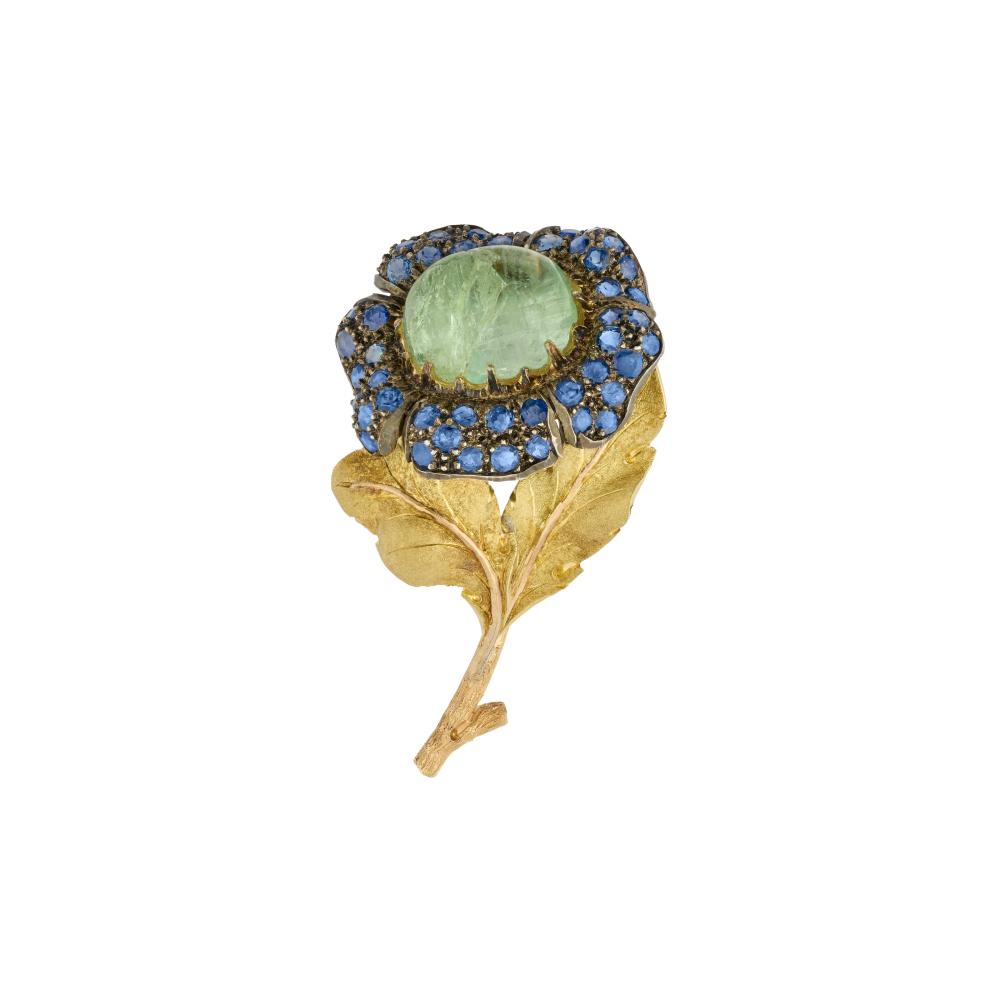 BUCCELLATI CLIP-BROCHE ÉMERAUDE ET SAPHIRS

Oval cabochon emerald, round sapphires, French import assay marks for 18K yellow gold (750‰) and silver (800‰), signed Buccellati, circa 1970 
Emerald: for an approximate total weight of 10.50 - 12.50 carats 
Sapphires: for an approximate total weight of 1.40 - 1.50 carats 
Size/Dimensions: 5.1 x 3.0 cm 
Gross weight: 17.10 grams