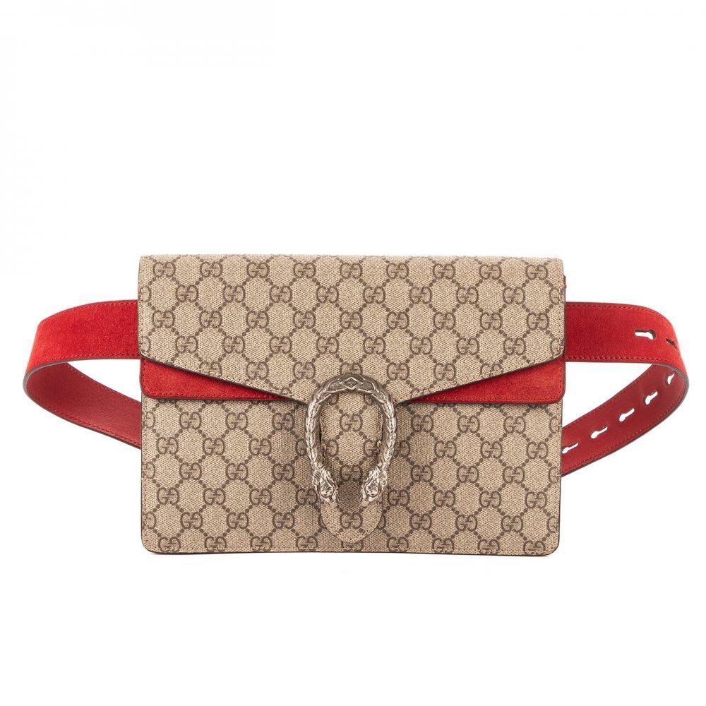 Description

GUCCI
Dionysus small fanny pack.
GG Supreme coated canvas in beige and ebony tones, with russet suede accents. Features the iconic antiqued silver-tone tiger head closure, characteristic of the Dio collection. Magnetic closure and compact interior compartment.
Includes removable handle and brochure.
With interior numbering.
In perfect condition, hardly used.
Measurements: 27,5 x 16,5 x 6 cm.
The iconic Italian fashion brand Gucci is known worldwide for its luxury, style and quality. Founded in 1921 by Guccio Gucci in Florence, Italy, Gucci has become a symbol of elegance and sophistication in the fashion industry. The brand is especially famous for its luxurious handbags, which are coveted by fashionistas and fashionistas around the world.

Includes removable handle and booklet. With interior numbering. In perfect condition, hardly used.