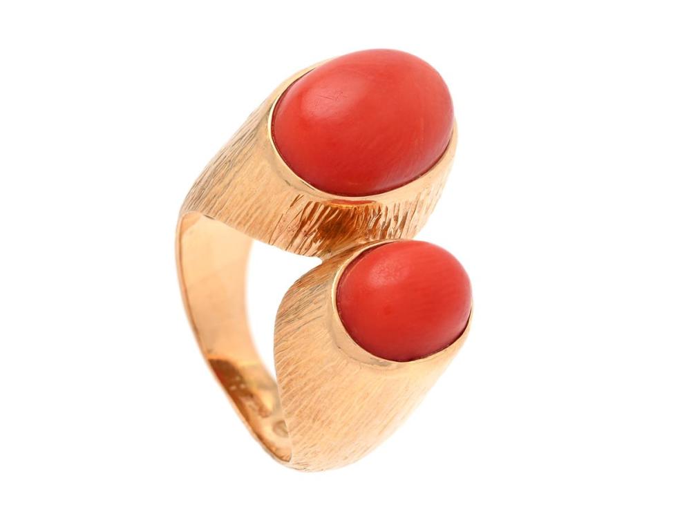 Jewellery

Ring

GEORG JENSEN, ring, no. 867, 18K gold, cabochon cut corals, Ibe Dahlquist, 1960s, size 16,25 mm, weight 11,1 g.