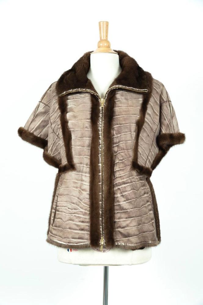 GERCAULT

Gilet zippé reversible en envers daim imprimé façon crocodile et Vison scanbrown, couture souligné, poches verticales