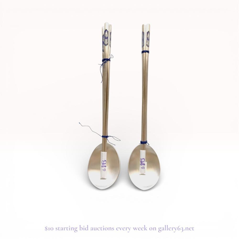 Description
A pair of Korean silver sujeo (spoon and chopstick) sets, mid-to-late 20th century. Each set features a long-handled spoon with an oval bowl and a pair of flat, rectangular-profile chopsticks decorated with blue enameled panels containing the Hanja characters for longevity and good fortune. The spoon handles are stamped with AG 700 silver fineness marks and a circular SB maker’s mark. Weighing 188 grams total.
Length: approximately 21.5 cm.