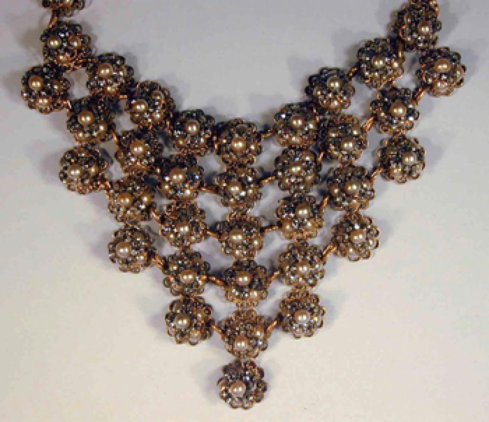 Miriam Haskell Bib Necklace

Lot 238
Miriam Haskell Bib Necklace
 Rhinestone and pearl flowers set in gilt-metal.