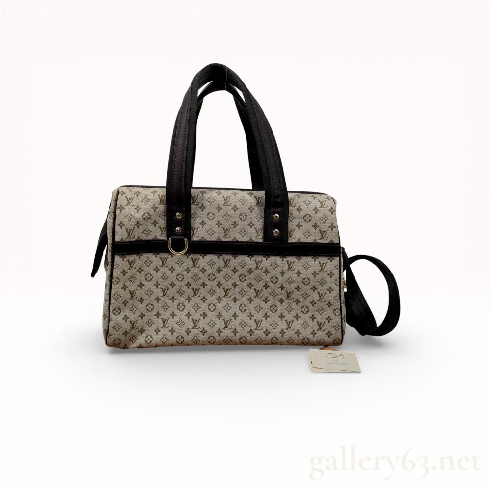 Description
Louis Vuitton Josephine PM handbag from the Monogram Mini Lin collection. This structured bag is crafted from a beige and ebene monogram canvas blend with dark brown grained leather trim and dual webbed textile handles. Hardware includes gold-tone branded rivets, five square protective feet embossed with the LV logo, and a front D-ring for accessories.
Width: 11.5 - 12 inches.