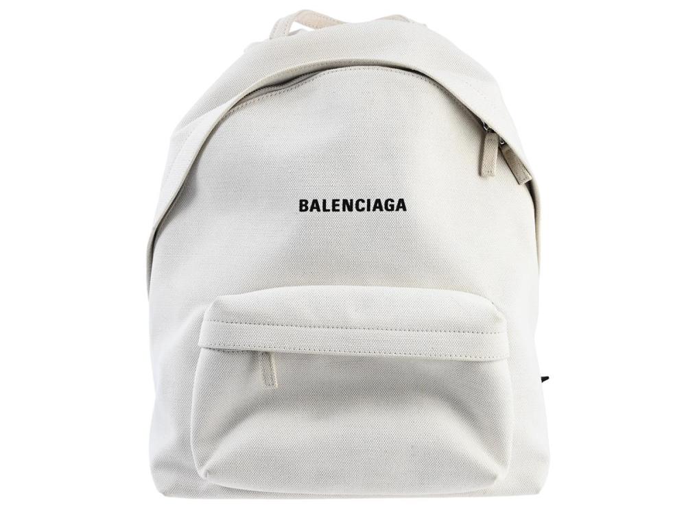 Accessories

Handbags

BAG, BALENCIAGA, Logo Backpack, white canvas, silver-tone hardware, 29x37x13 cm.