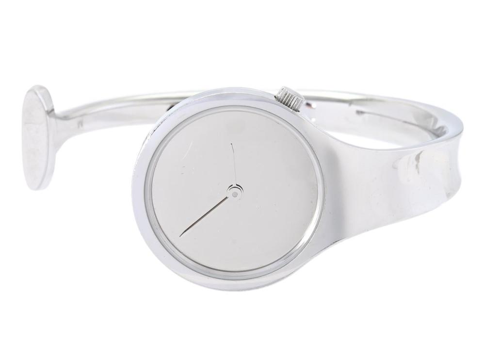 Watches

Georg Jensen

GEORG JENSEN, Vivianna, design Torun Bülow, Serial no. 005240, Case no. 236, ladies´ wristwatch, 27 mm, steel, quartz, sapphire crystal, integrated chain bracelet (M), certificate, September 2023, box, paper box.