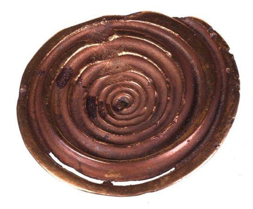 PLAQUE

PENDENTIF en bronze doré sculpté figurant un colimaçon. Signé au dos d’un monogram A.M numéroté 4/8- 04