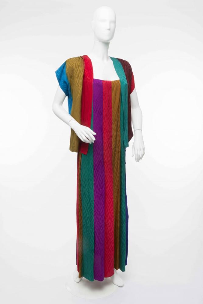 Andrea Odicini: long dress and jacket combined (size

Andrea Odicini: long dress and jacket combined (size