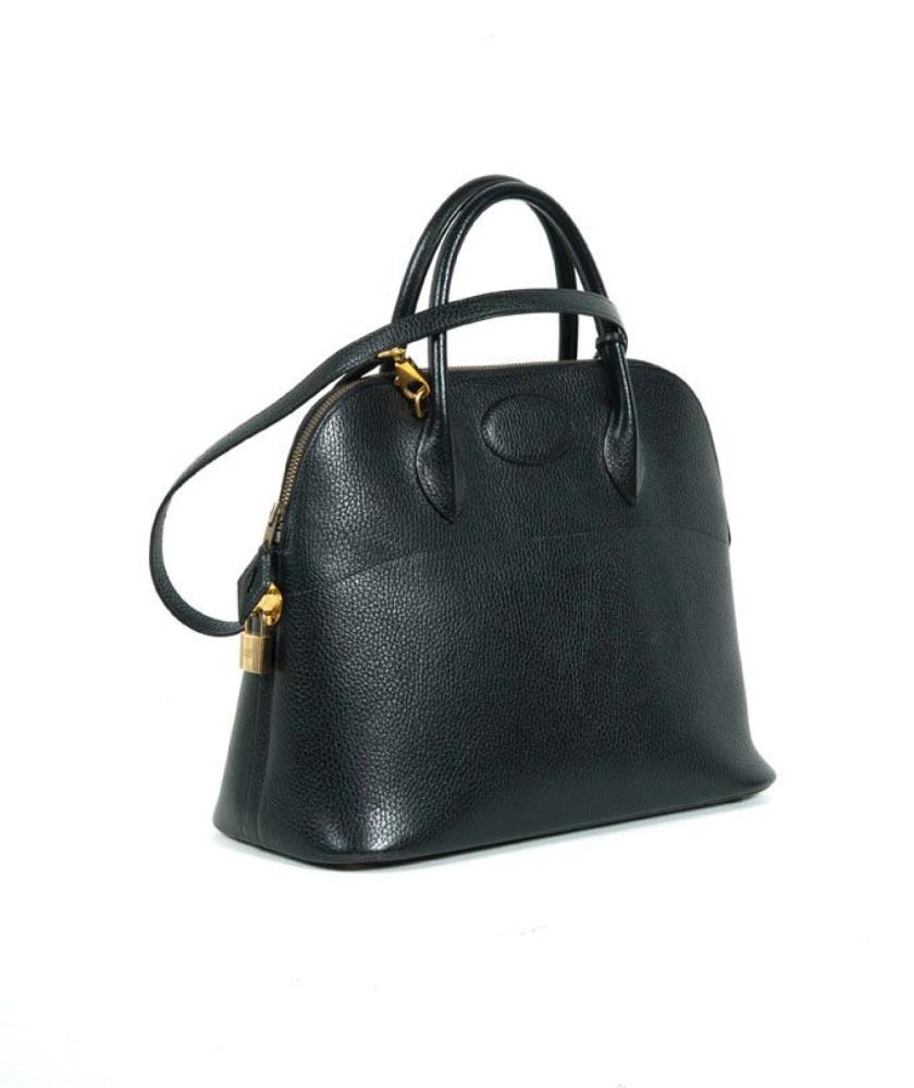 HERMES Paris made in France année 1992

Sac "Bolide" 26cm en cuir grené noir, fermeture éclair, double poignée, clefs, cadenas. Très bon état