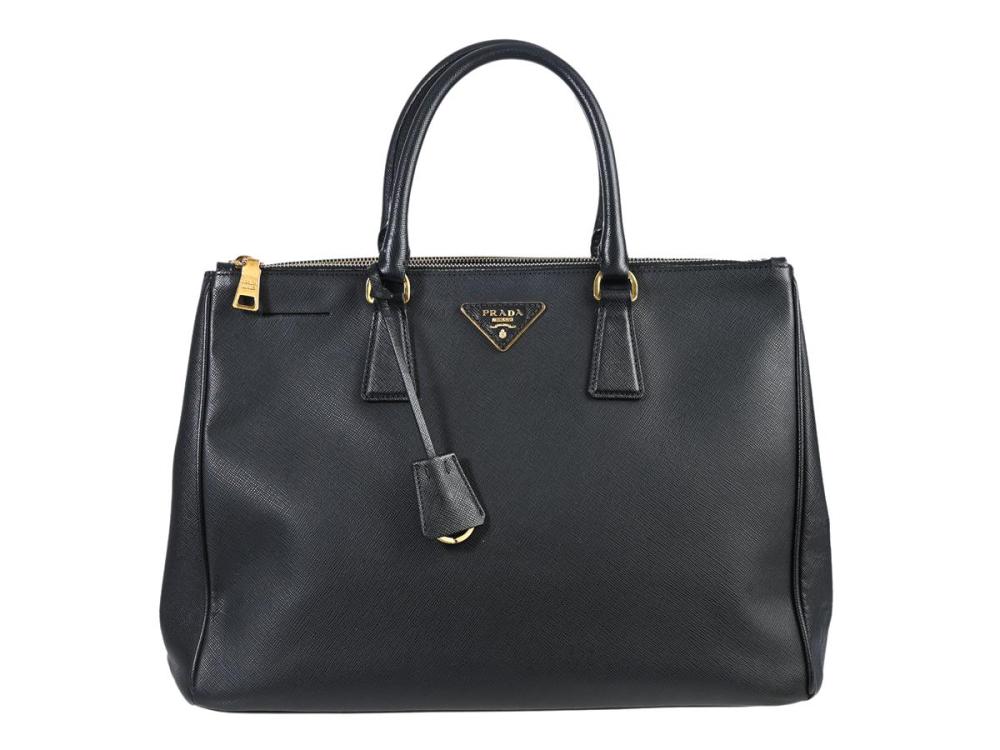 Accessories

Handbags

BAG, PRADA, Large Galleria Bag, black saffiano leather, gold-tone hardware, 37x25x15 cm.