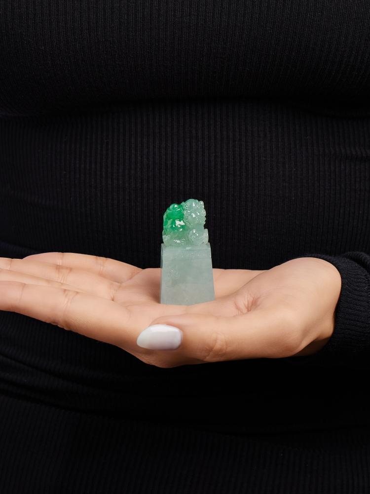 Jadeite Seal | 天然翡翠 印章

The jadeite seal of celadon and bright green colour, and very good translucency carved as a ’qilin’ carrying an ingot (元寶), representing prosperity and success, etched with a ’huiwen’ (回紋) border representing eternal fortune.