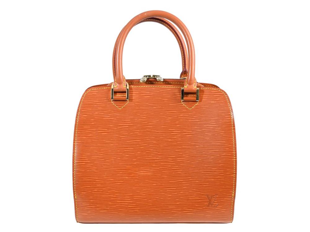 Accessories

Handbags

BAG, LOUIS VUITTON, Pont-Neuf Bag, brown Epi leather, gold-tone hardware, 24,5x23x8 cm, marked MI0040, year 2000.