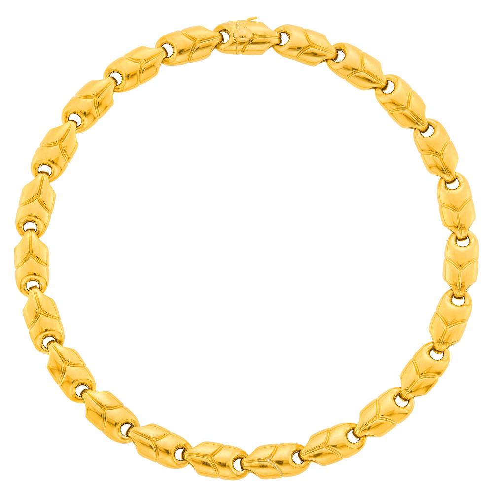 Estate of a Florida Lady18 kt., signed Bulgari, with Italian assay marks, ap. 55 dwts. Length 16 1/8 inches.

Width 3/8 inch.                            
Any condition statement is given as a courtesy to a client, is an opinion and should not be treated as a statement of fact and our Organization shall have no responsibility for any error or omission. Please contact the specialist department to request further information or additional images that may be available.