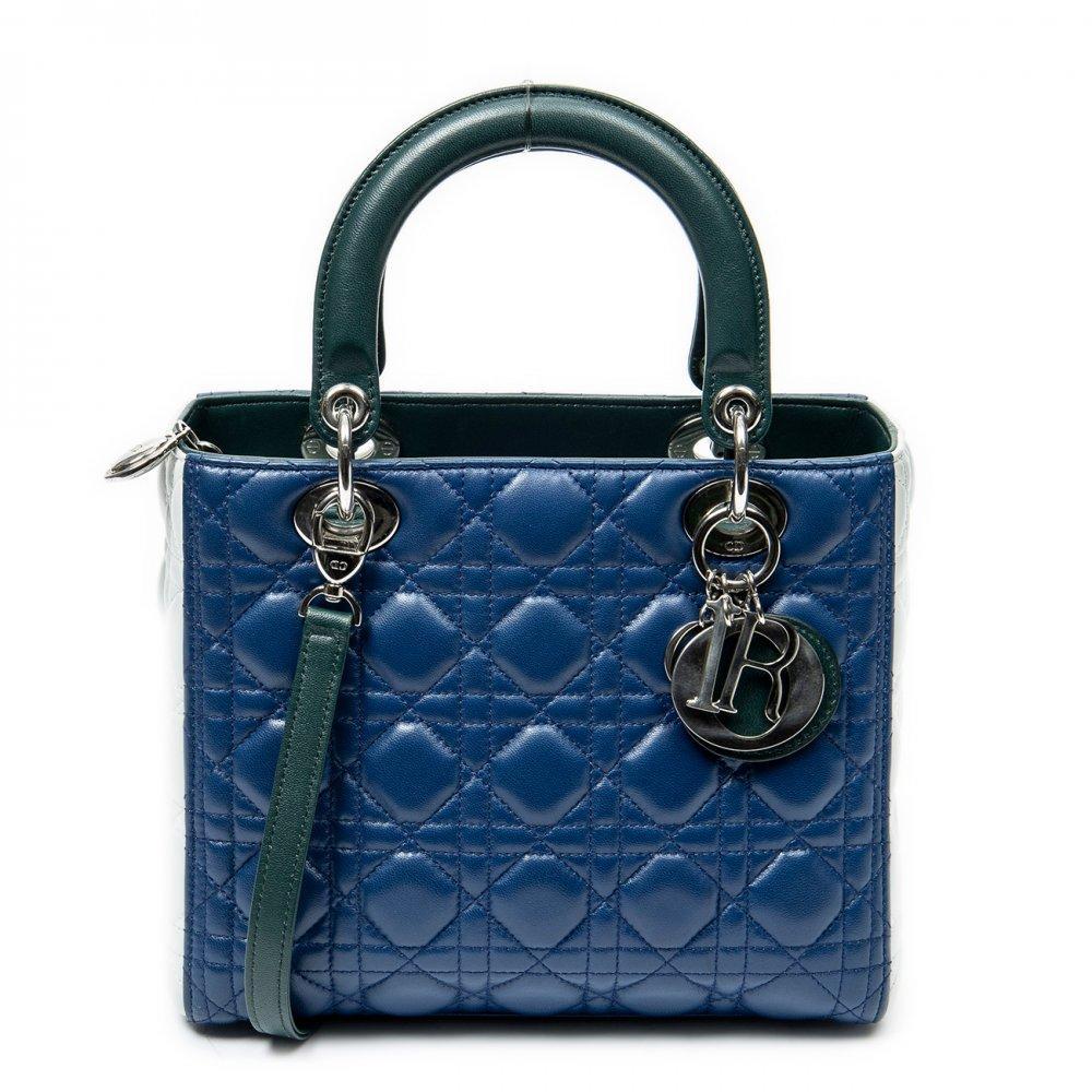 Description

DIOR.
Medium Tricolor Lady Dior Zip bag.
Blue leather on the body and white on the sides, with the iconic "cannage" stitching, green leather handles. Silver hardware. D.I.O.R. charms. Double short top handle. Long removable shoulder strap. Zipper closure.
Includes removable handle and charm.
With interior numbering.
In excellent condition, light signs of use.
Measurements: 24 x 20 x 11 cm.
The Lady Dior is, without a doubt, one of the most emblematic bags in the history of fashion. Launched in 1994 under the original name "Chouchou", its destiny changed in 1995. It was then that Bernadette Chirac, First Lady of France, gave it as a gift to Princess Diana of Wales during her visit to Paris. Diana Spencer’s love affair with the bag was instantaneous; from that moment on, the princess wore it assiduously on her travels around the world, consolidating its popularity. Given the resounding success of the bag when it arrived in boutiques in January 1996, the Maison decided to officially rename it Lady Dior, an enduring tribute to the iconic Princess of Wales. This coveted accessory comes in a wide variety of materials, ranging from soft lambskin or patent calfskin, to more exotic options such as deerskin, smooth leather, grained leather, crocodile skin, canvas or python skin, among others. Each Lady Dior piece is a handcrafted work of art, requiring the meticulous work of seven craftsmen and a minimum of eight hours of manufacturing. For its elaboration, about 130 pieces must be delicately cut and sewn by hand, which underlines its exclusivity and the mastery behind its creation.

Includes removable handle and charm. With interior numbering. In excellent condition, light signs of use.