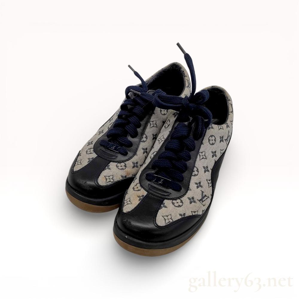 Description
Louis Vuitton low-top sneakers featuring the Monogram Mini Lin pattern. The uppers are constructed from navy and grey monogrammed canvas with black leather paneling and navy blue laces. The shoes feature gum rubber outsoles and metal lace plates with the interlocking LV logo. Insoles are printed with Louis Vuitton Paris, and the set includes an original branded drawer-style box, one dust bag, and a small paper envelope.