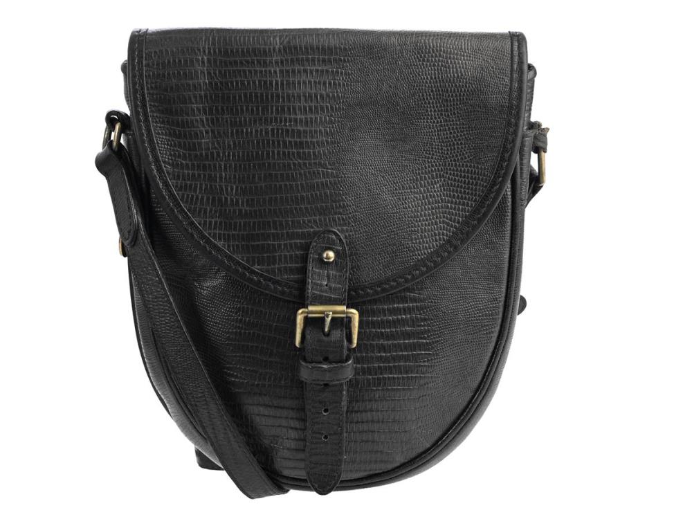 Accessories

Handbags

BAG, MULBERRY, black embossed leather, gold-tone hardware, 17x22x4 cm, dustbag, very signs of wear on shoulder strap, signs of wear.