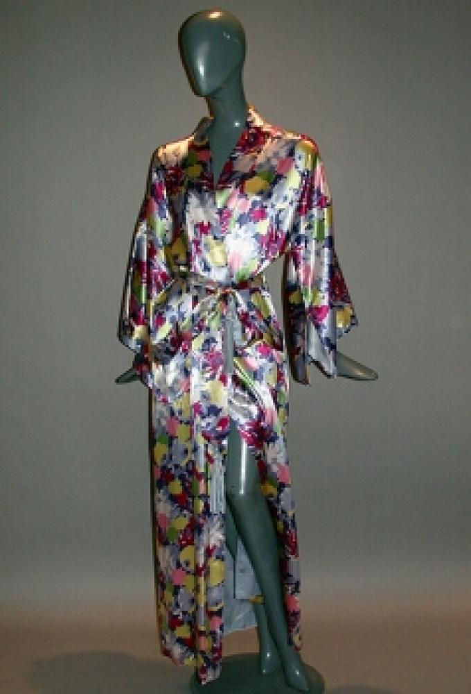 Marie Laurencin Dressing Gown

Lot 524
Marie Laurencin Dressing Gown
 French, 1930s/40s 
 Hand sewn, kimono style, rayon printed with floral and fruit pattern in shades of blue, grape, peach and citrus, curved patch pockets, blue lining, self sash with tassels, seams all hand sewn, signed on selvages at left seam, most visible at pocket seam: Marie Laurencin.
Excellent condition, minor color transfer from grape onto white.
 The artist Marie Laurencin (1885-1956), best known for her portraiture of fashionable society women, worked within the artistic circle that included the artists Matisse, Picasso, Braque, the designer Paul Poiret and the literary critique Apollinaire. She also had a close friendship with Poiret’s, sister, Nicole Groualt. In addition to her painting, she also designed costumes for Diaghilev and decorative items including textiles.