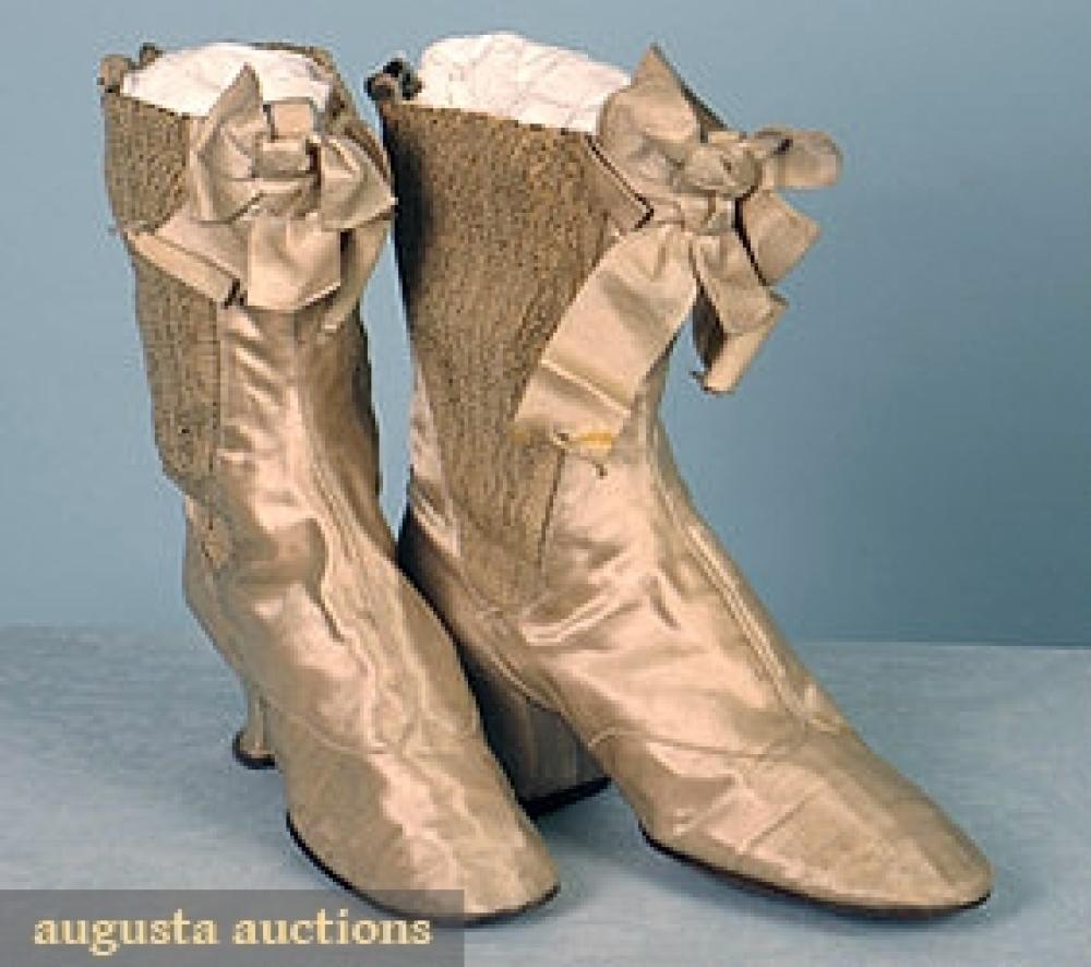SILK SATIN WEDDING BOOTS, 1880s

Cream low boot w/ gaiter style elastic side gores, (elastic cracked) satin excellent.		
Bid Online
Price Realized: $195.50Category:ShoesEra:1850-1890
11.7537.814.464