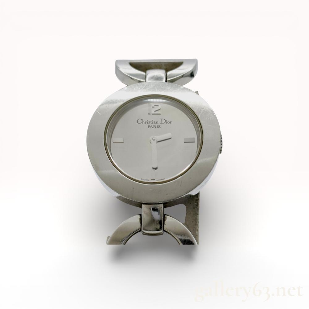 Description
Christian Dior Malice collection wristwatch, circa 2005. Features a silver-tone sunray dial with polished baton indices, Arabic numeral at 12, and a Swiss-made quartz movement. Constructed with a stainless steel case and an integrated bracelet featuring signature D-shaped links with a jewelry clasp. Case back is engraved with the CD logo, reference CD022110, and serial number DB 6582.
Case size: 25.1mm.