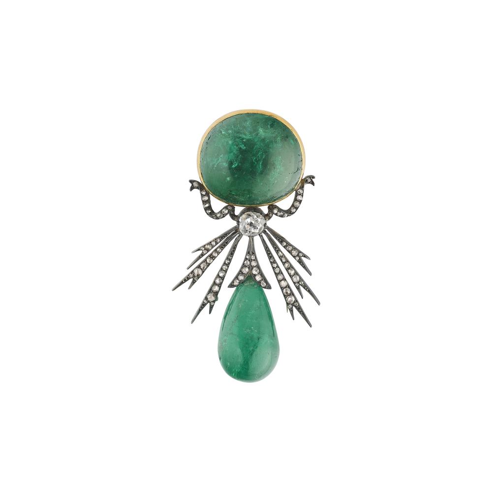 BROCHE ÉMERAUDES ET DIAMANTS

Cabochon emerald, drop-shaped emerald, rose and old-cut diamonds, French import assay marks for 18K yellow gold (750‰) and silver (800‰), circa 1920, composite 
SSEF, 2026, report n°153790: cabochon emerald measuring approximately 21.50 x 19.50 x 6.75 mm and the drop-shaped emerald measuring approximately 12.75 x 13.30 x 21.60 mm, Colombia, moderate oil 
Emeralds: for an approximate total weight of 54.00 - 56.00 carats 
Diamonds: for an approximate total weight of 1.50 - 1.80 carats 
Size/Dimensions: 7.0 x 4.5 cm 
Gross weight: 22.30 grams