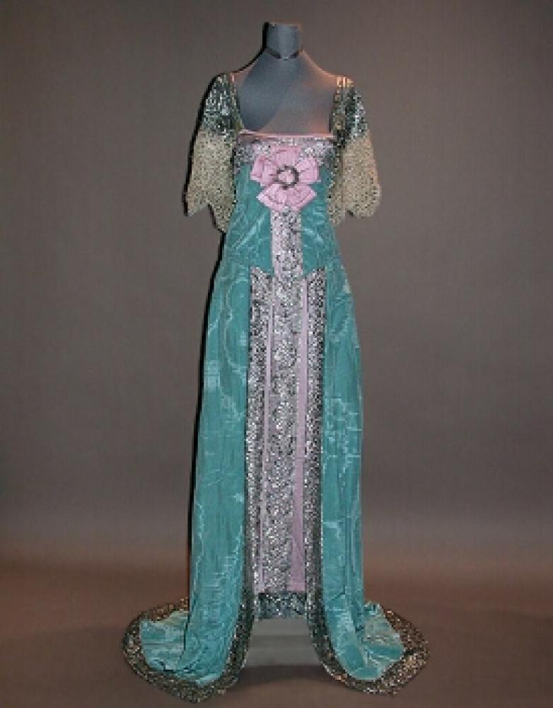 Callot Soeurs Theme Costume

Lot 510
Callot Soeurs Theme Costume
 French, 1927 
 Blue silk full skirted gown with pink silk trim and silver tone lace, labeled: Callot Soeurs/Paris/Nouvelle Marque Deposee. 
Minor fabric splitting, interior lining damaged.