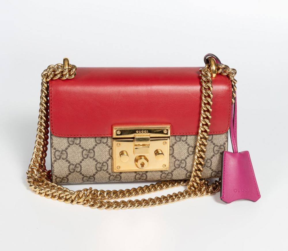 Description

GUCCI.
Mini Padlock bag.
Iconic signature GG monogram canvas, red leather flap and fuchsia leather sides and key holder. Gold hardware. Features front padlock closure that opens with two keys. Flat open back exterior bag. Large interior.
With dust cover.
Measurements: 13 x 20 x 7 cm.

The iconic Italian fashion brand Gucci is known around the world for its luxury, style and quality. Founded in 1921 by Guccio Gucci in Florence, Italy, Gucci has become a symbol of elegance and sophistication in the fashion industry. The brand is especially famous for its luxurious handbags, which are coveted by fashionistas and fashionistas around the world.