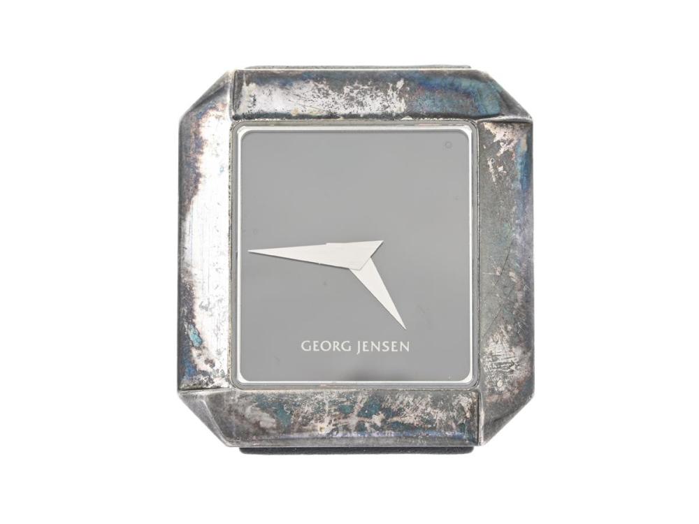 Watches

Georg Jensen

GEORG JENSEN, designed of Allan Scharff, Serial no. 83872, Case no. 2363, unisex, 30 x 32 mm, silver (925), quartz, sapphire crystal, leather strap, original silver buckle, approx. 2000.