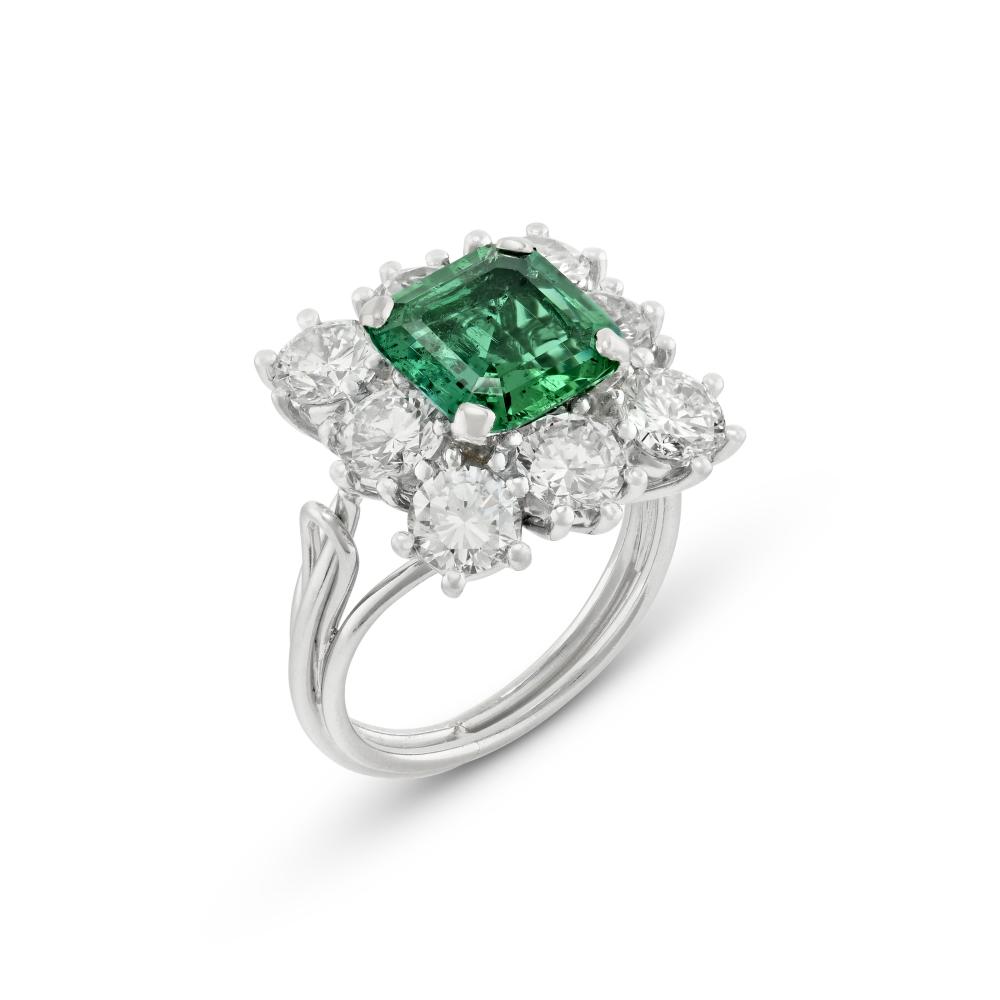 EMERALD AND DIAMOND RING

Octagonal-shaped emerald of 2.04 carats, round diamonds, platinum 
Gübelin, 2026, report no. 26030049: 2.04 carats, Colombia, no indications of clarity enhancement, with Information Sheet on Untreated emeralds 
Diamonds: for an approximate total weight of 2.50 - 2.70 carats 
Size/Dimensions: EU ring size 48 / US ring size 4¹⁄₂ 
Gross weight: 7.6 grams